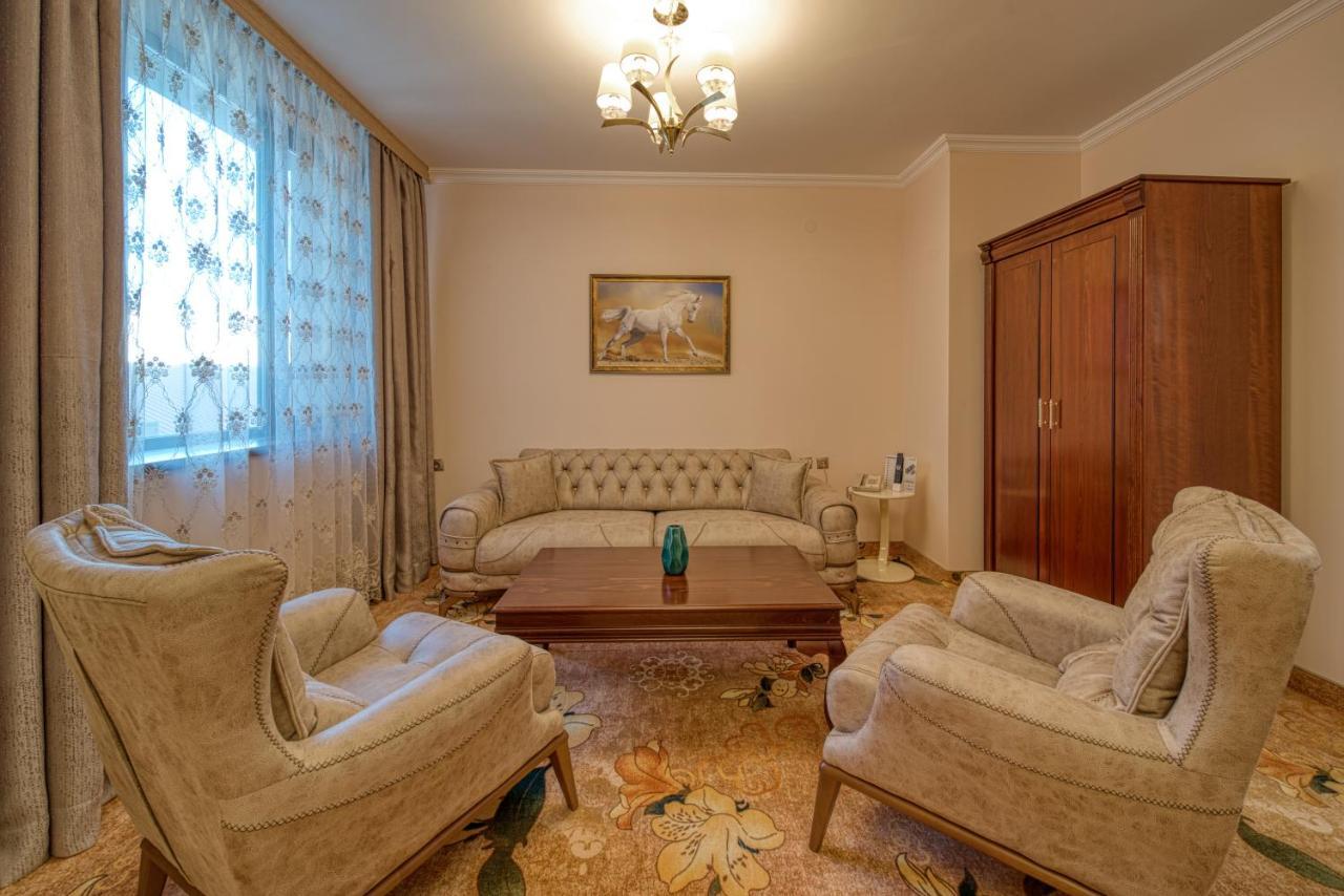 Residence Konstantina Palace Kazanlŭk Extérieur photo